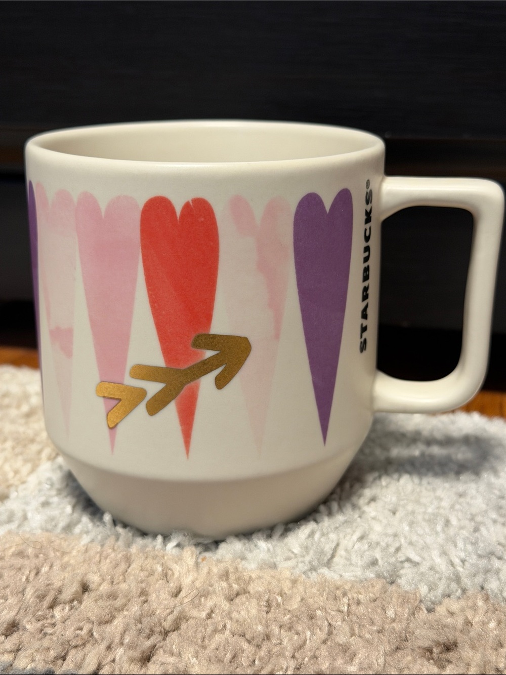 Starbucks 2016 Valentine’s Day 12 oz mug, multicolor hearts EUC!